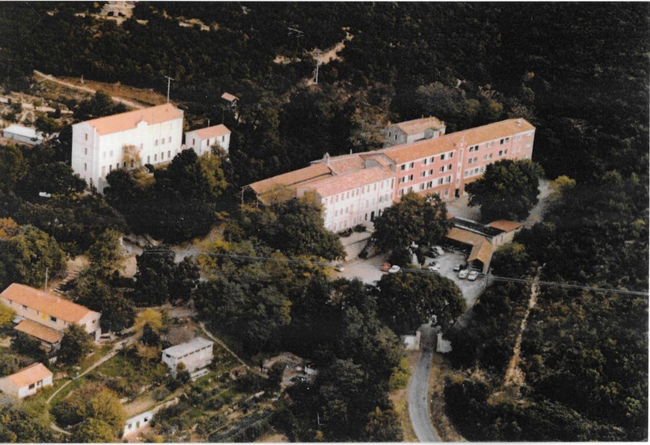 Ostello Prime Combe Fontanes  Esterno foto